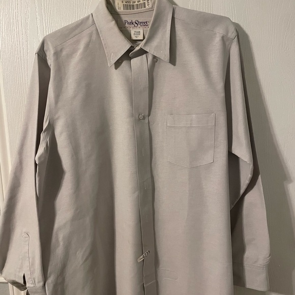 Mens button down shirts, long sleeve, work shirts, Three (3) long sleeve shirts - Picture 5 of 6